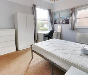 6 bedroom semi-detached house to rent - Photo 2