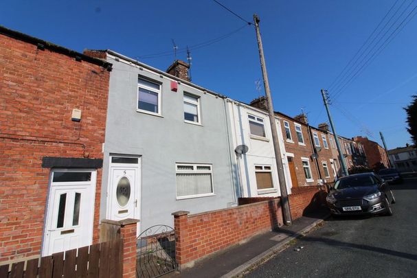 3 bedroom terraced house to rent - Photo 1