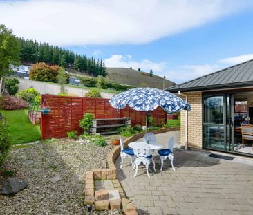 Warm, spacious living in a sought‑after Clyde spot - Photo 2