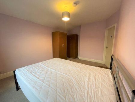 1 bedroom in a house share to rent - Photo 4