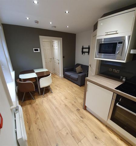 1 bedroom private hall to rent - Photo 3