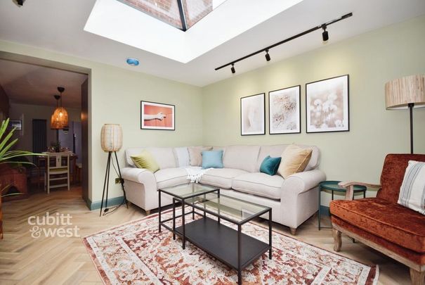 1 bedroom in a house share to rent - Photo 1