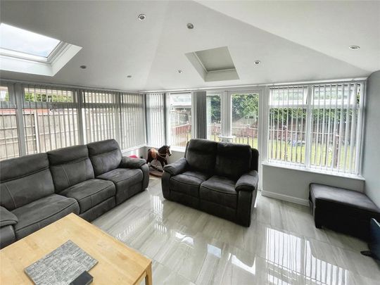 4 bedroom detached house to rent - Photo 1