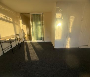 2 Bed Semi-Detached House, Talbot Road, LU2 - Photo 3