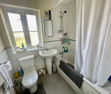 4 Bedroom Semi Detached To Let - Photo 3