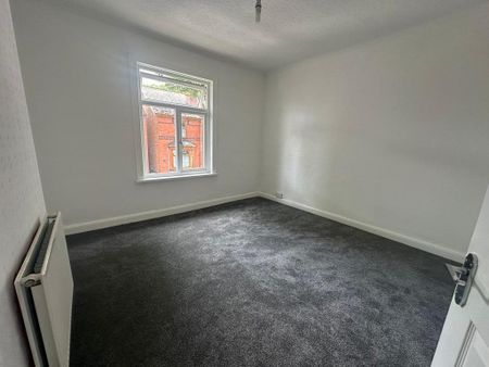 2 bedroom semi-detached house to rent - Photo 5