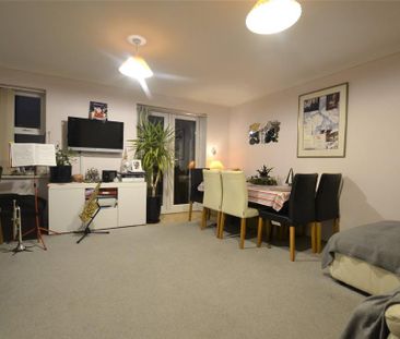 3 bedroom end of terrace house to rent - Photo 3