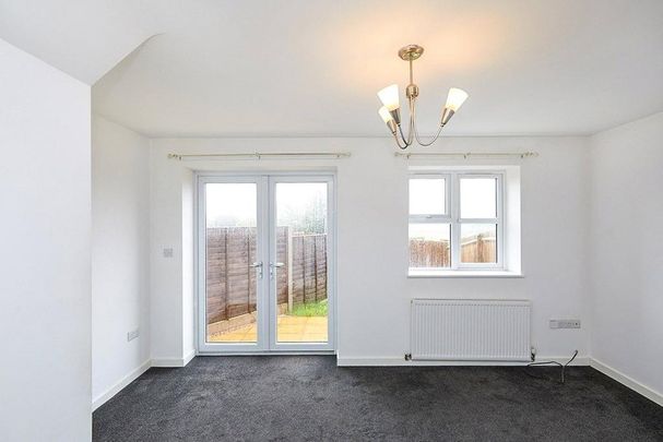 2 bedroom end of terrace house to rent - Photo 1