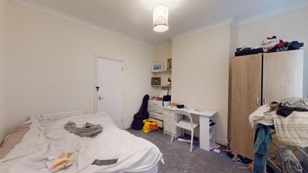 4 bedroom semi-detached house to rent - Photo 5