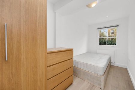 3 bedroom flat to rent - Photo 4