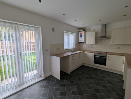 3 bedroom terraced house to rent - Photo 5