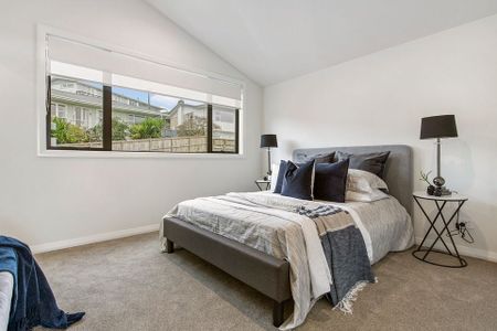 Executive Waterfront Townhouse - Photo 3