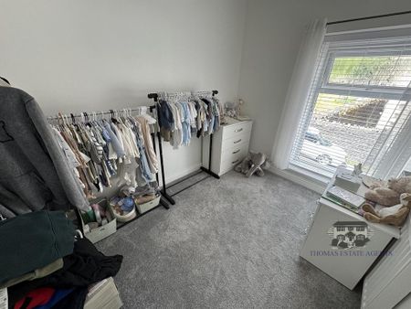 3 bedroom end of terrace house to rent - Photo 5