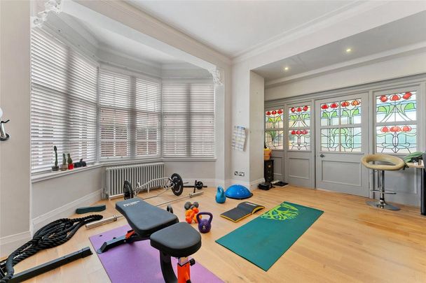 6 bedroom detached house to rent - Photo 1