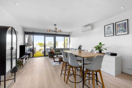 Modern Designer Class with breathtaking views - Photo 2