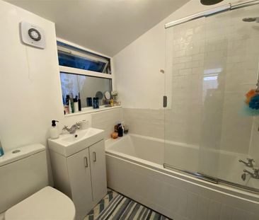 3 bedroom terraced house to rent - Photo 5