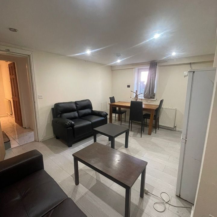 Room in a Shared House, Royal Park Avenue, LS6 - Photo 1