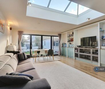 3 bedroom semi-detached house to rent - Photo 6