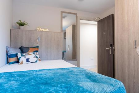 7 bedroom flat to rent - Photo 4