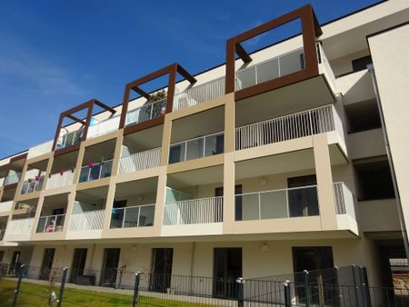 Moderne, schöne 3-Zimmer-Wohnung mit großem Balkon und KFZ-Tiefgaragenabstellplatz in ruhiger Lage - Photo 3