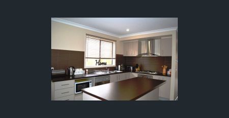 GREAT HOME, GREAT LOCATION - Photo 4