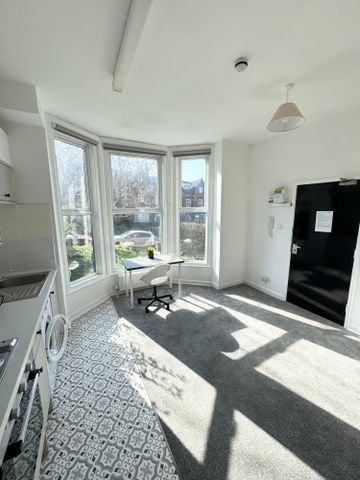 Flat 1, 30 Kelso Road, LS2 9PR, Leeds - Photo 2