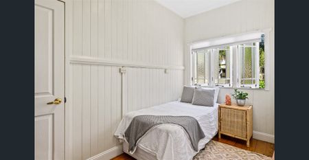 Fully Furnished 3 bedroom Colonial home air conditioned Quiet Street Close to Transport in Milton - Photo 3