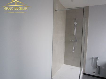 Location Appartement 3 pièces 58m² POUILLY SOUS CHARLIEU 42720 - Photo 4