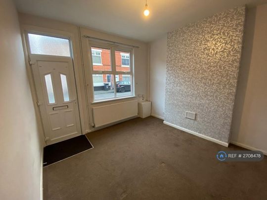 3 bedroom end of terrace house to rent - Photo 1