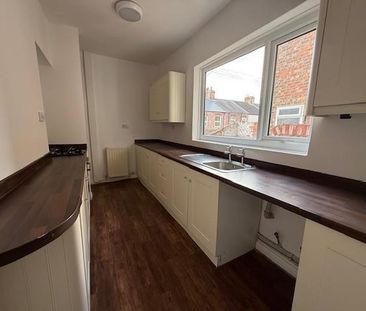 2 bedroom terraced house to rent - Photo 4