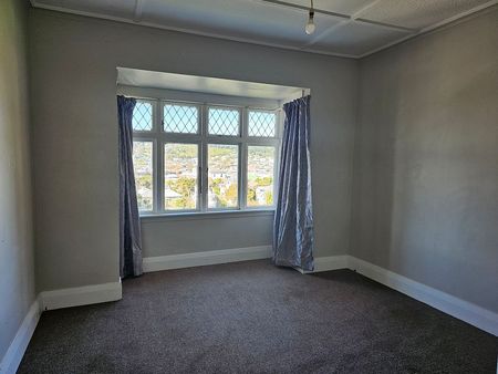 4 bedroom flat in Newtown close to hospital - Photo 4