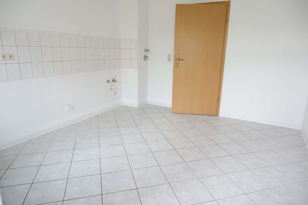 2. OG / großer Balkon / geräumige Küche Bad mit Wanne + Dusche!! - Foto 1