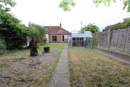 2 bedroom property to rent in Benfleet - Photo 3