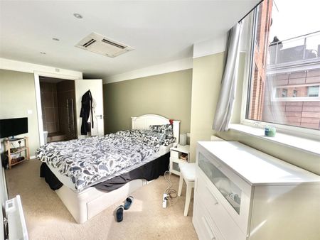 2 bedroom Flat To Let - Photo 3