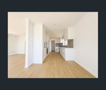 Beautifully Renovated Home in Dandenong North - Photo 5