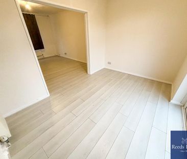 3 bedroom end of terrace house to rent - Photo 2