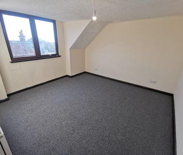 3 bedroom flat to rent - Photo 5