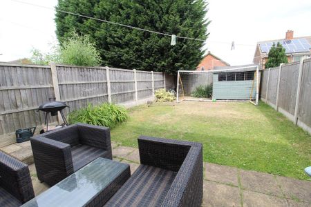 2 bedroom semi-detached house to rent - Photo 4