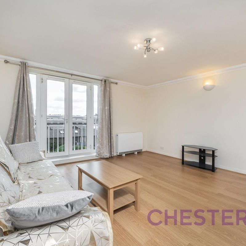 2 bedroom flat in London - Photo 1