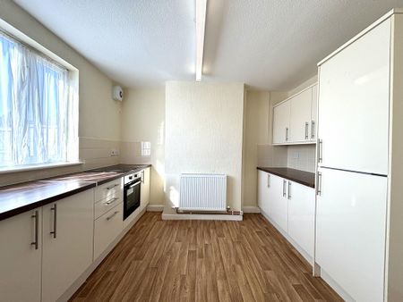 3 bedroom semi-detached house to rent - Photo 4