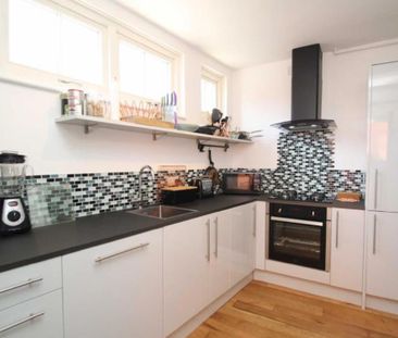 A fantastic one bedroom flat with a private patio in Kingsdown. Pet... - Photo 5