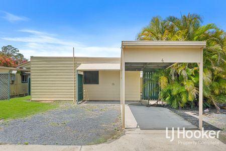 Refreshed Villa Conveniently Located - Photo 3