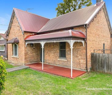 Renovated Large Family Home with Expansive Rear Garden - Photo 3