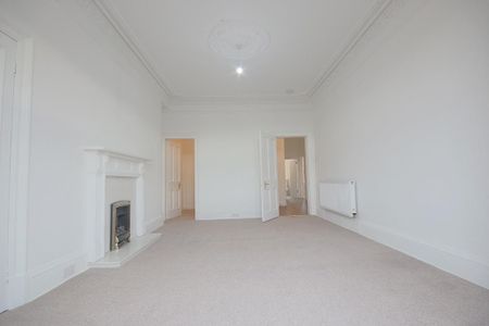 3 bedroom flat to rent - Photo 2