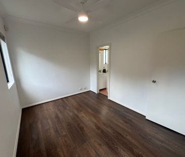 Stunning & Spacious Renovated 3 Bedroom Townhouse with timber flooring - Photo 6