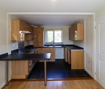 3 bedroom semi-detached house to rent - Photo 5