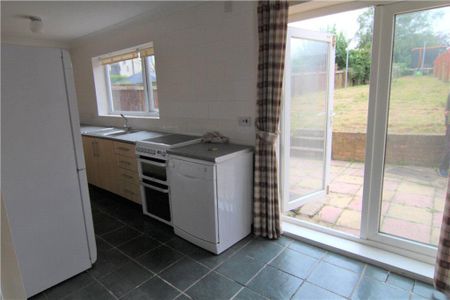 3 bedroom semi-detached house to rent - Photo 5