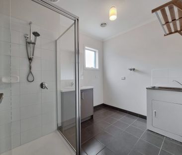 3 Bedroom Delight in the heart of Altona Meadows! - Photo 2