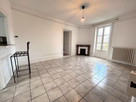 Location Appartement 3 pièces 81m² ROANNE 42300 - Photo 2