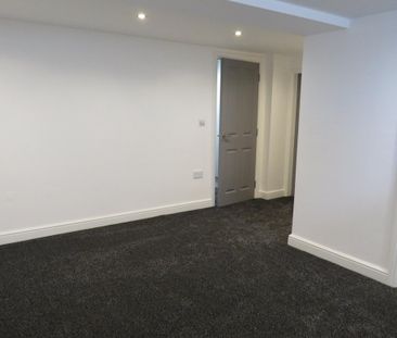 Burnley Road, Luddendenfoot, HALIFAX - Photo 5